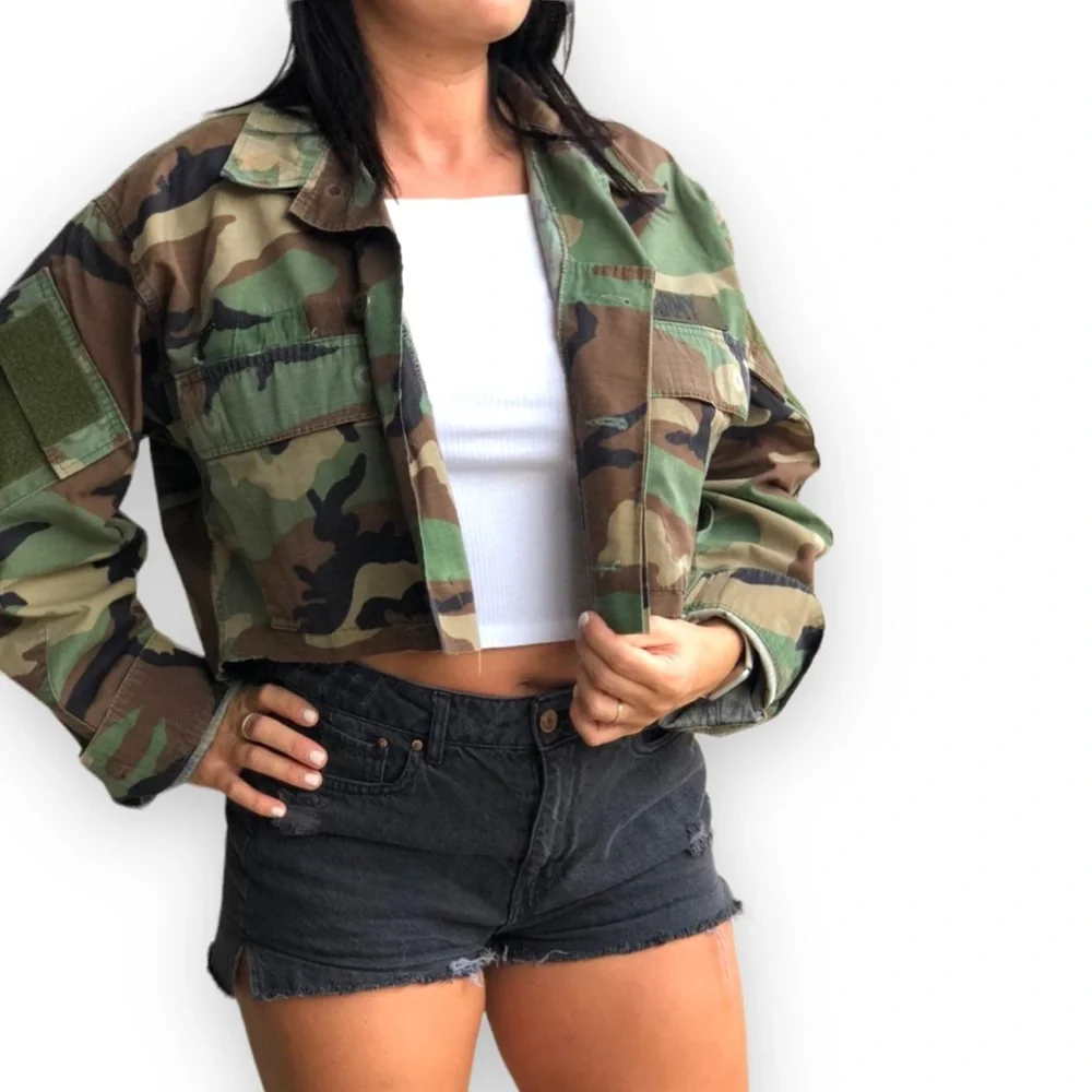Vintage cropped camo army jacket. | Size XS - L | grunge aesthetic - Picture 2 of 8